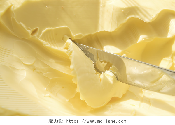 切割奶油制作冰淇凌黄油和刀
